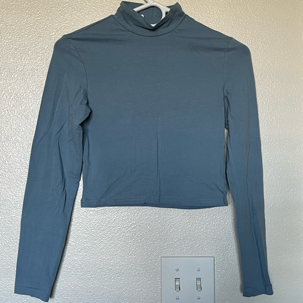 Small Cropped Long Sleeve